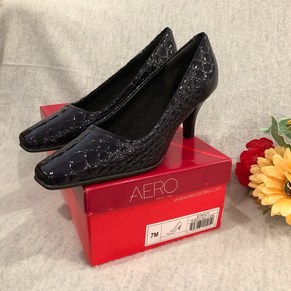 NWT - Aerosoles Dark Purple Reptile-Textured Patent Heeled Pumps